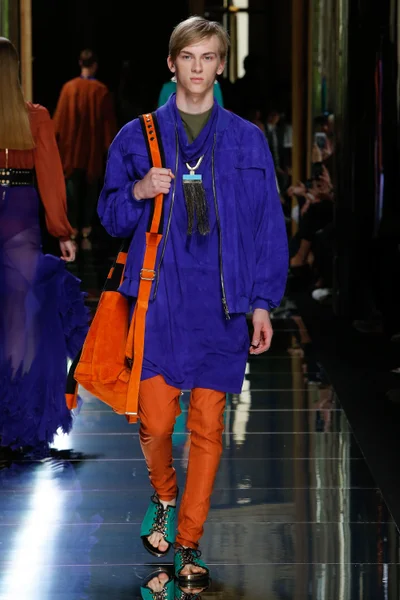 Look 28